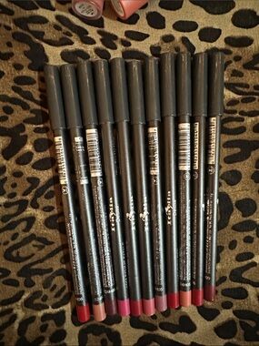 Women Makeup Lip Liner Pencil - Assorted Reds & Pinks